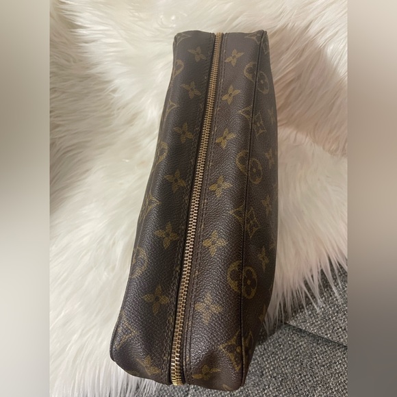 Sold on ig Authentic vintage Louis Vuitton Trouse 28 (makesup pouch) - Picture 10 of 16
